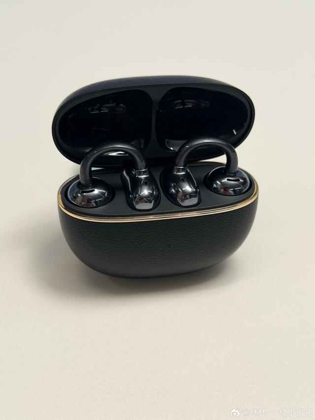 荣耀自研耳夹式耳机明年推出，亲选耳机 2 Pro 外观 / 功能曝光