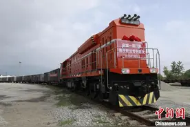 武铁首开麻城至厦门铁海联运专列图片