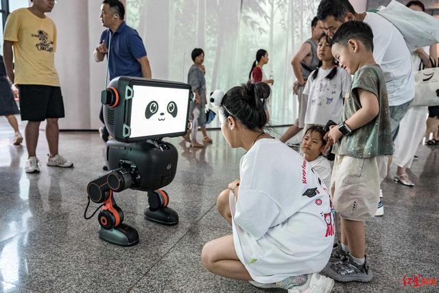 科技+文旅，场景“大练兵”！成都13款机器人与人工智能产品接受实景检验