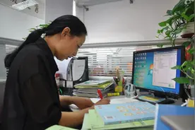 “感谢老师，是您改变了我，改变了我的家庭。”40多年前的这句话……图片