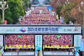 35000名跑者齐聚都江堰，畅跑“世遗”赛道图片