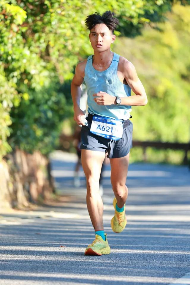 三大世界冠军助阵！直击2025梧桐山登高赛！