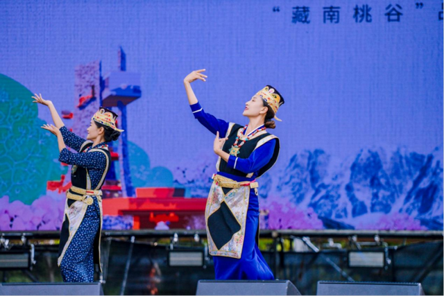深圳人在几千里外弄了个“桃花谷”？！