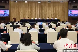 江苏扬州优化调整产业体系 提出三到五年跻身“万亿俱乐部”图片