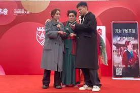 “开封王婆”亮相武汉，鼓励单身男女寻爱，登台者称舞台真诚、很安心图片