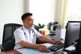 14年救治超2000名重症孩子，临沂儿科医生孙中运与命运较劲图片