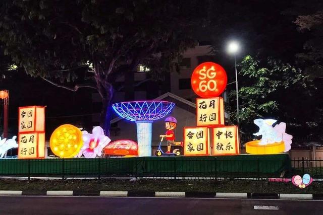 在新加坡感受中秋灯会，当然是去牛车水！灯谜、茶会、还有集章赢贺卡