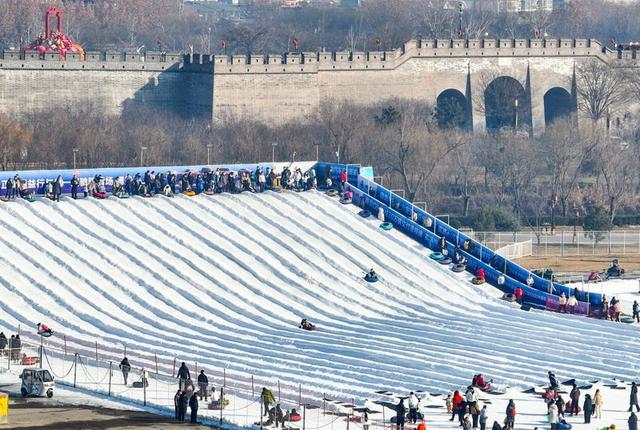 冰雪嘉年华乐享雪趣