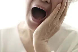 脸鼓成“花栗鼠”，牙齿咬得“咯咯响”，这种病在教科书上也找不到图片