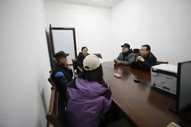 重庆广电社会与法频道丨妥处移民房买卖纠纷 助推移民房办证工作图片