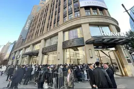 南京路上的科技新宠，探秘华为Mate70系列图片