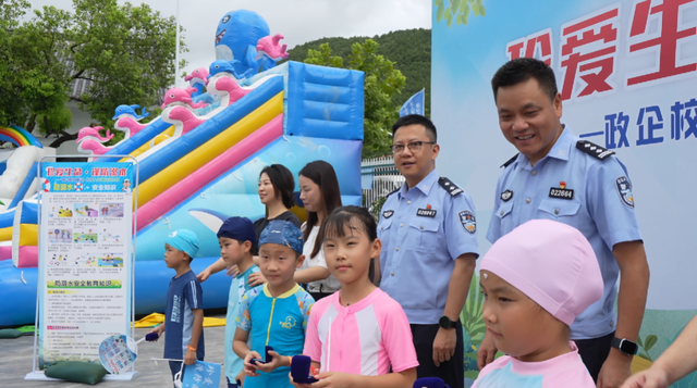 别样课堂！“泡”进泳池~