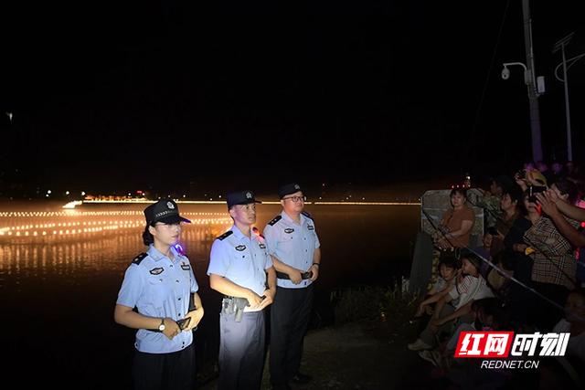 张家界：当板板龙灯舞动溇澧 旅发会夜游观演活动背后的藏蓝身影