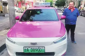 争分夺秒 兰州两位“的哥”义举感人图片