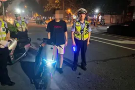 淄博周村：结伴骑车外出游玩  俩小伙双双被查图片