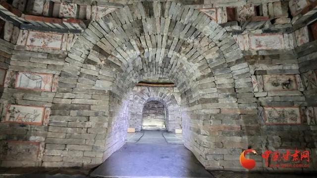 何以中国·壁画里的中国丨嘉峪关魏晋壁画：藏着烤肉的“历史密码”