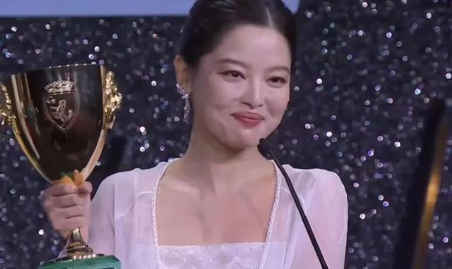 恭喜！39岁女演员辛芷蕾，热搜第一！