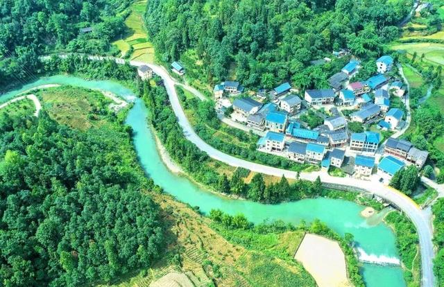【绥阳县2025十大年度热词】山水赋能后，金银自然生——破译“清凉经济”的绥阳样本