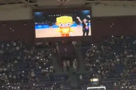 杭州亚运会是会选歌的！男篮小组赛中国台北VS中国香港，现场响起《我的中国心》图片