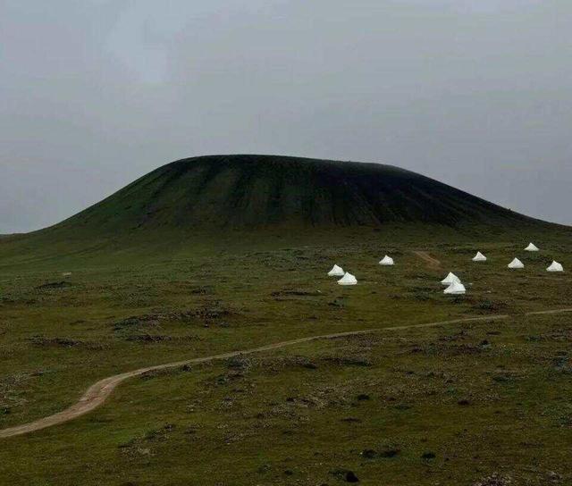 乌兰察布景区挖出“玛瑙和黄金”？当地回应