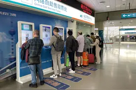 同样坐上海磁浮线赶飞机，有人付40元、有人付50元？图片