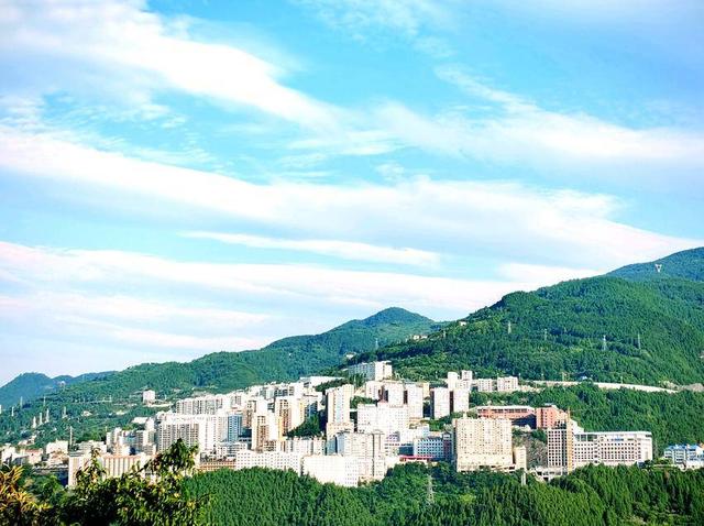 巴东山城 午后风光更旖旎
