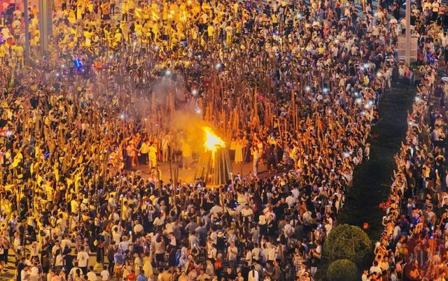 天府新视界丨今夏“冲凉”，去有火的地方！