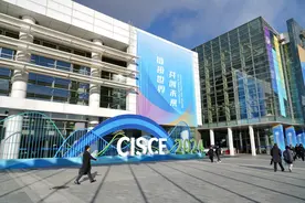 一部手机里的全球化图片