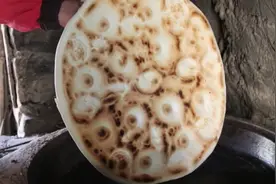 博览视频丨淄博：这香掉牙的锅饼太“讲究”了！图片