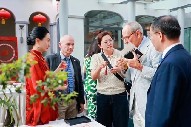 全是干货！逛市集、游茶船、学茶课！茶文化旅游节游玩指南→