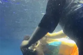 太原溺水“美人鱼”已出ICU:否认低血糖,说多话胸部不适图片