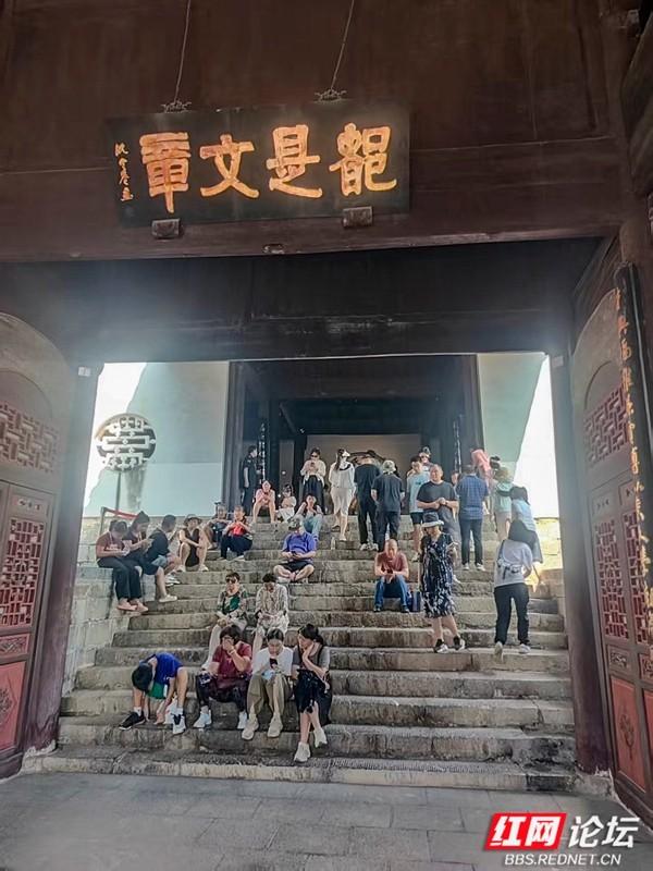 愚溪北望柳子庙：石刻、诗韵与唐宋名家的永州风华