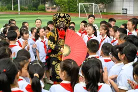 “子涵”时代过去，小学新生名字流淌着古典之美 | 新京报快评图片