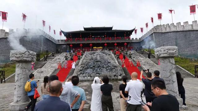 国庆中秋22.64万人次游龙山，只是预热！第四届湘西州旅发大会，邀您再相逢