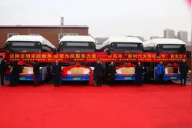 “新时代文明实践号”穿行青岛大街小巷图片