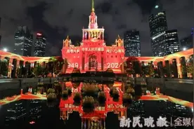 展览中心外墙跑出了“机器人”！上海国际光影节明开幕，记者探营“三展两秀”亮相前的最后一夜图片