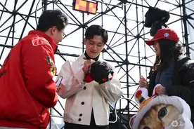 周冠宇“回家”，期待“再出发”图片