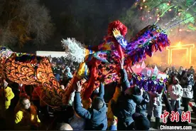 300年民俗“龙灯节” 点亮阴山脚下小乡村图片