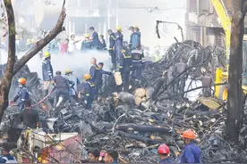 起飞不久突然坠毁，遇难人数或近三百，印度波音客机发生重大空难图片