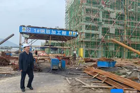 新春走基层 | “跑工地”的屯昌校长图片