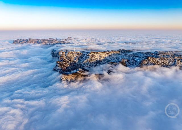 重庆南川：云海与雪景同框，开启冬日仙境模式