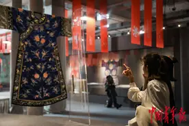 在这场民族服饰展上 探寻“穿在身上的历史”图片