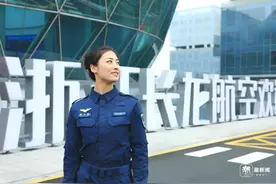 飒爽跳伞运动员是她，干练空保也是她，她说：我和天空有不解之缘图片