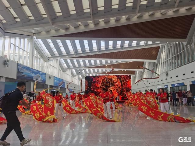最大美洲旅游团来访！“招商伊敦”号邮轮携近600名国际游客邂逅青岛金秋