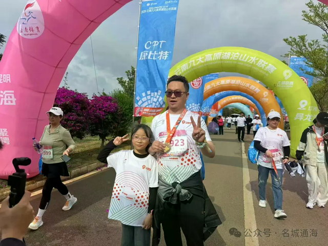 五一趣徒步！3000人漫步杞麓湖，解锁湖畔休闲乐趣