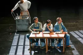 张国立执导，《肖申克的救赎》中文版话剧5月成都首演图片