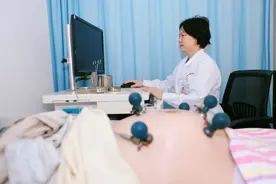 在妈妈肚子里就心律不齐？胎儿心电图查出病因助宝宝平安降生图片