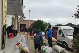 长顺县代化镇：菜籽热卖农户笑图片