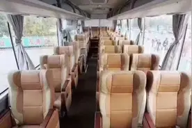 山东“铁腚大巴”火出圈，公司回应：晚上住酒店，有时一天只坐车三四小时图片