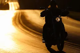 陈年喜专栏：骑摩托车的人群是一个江湖，一个奇妙的、又深又大的江湖图片